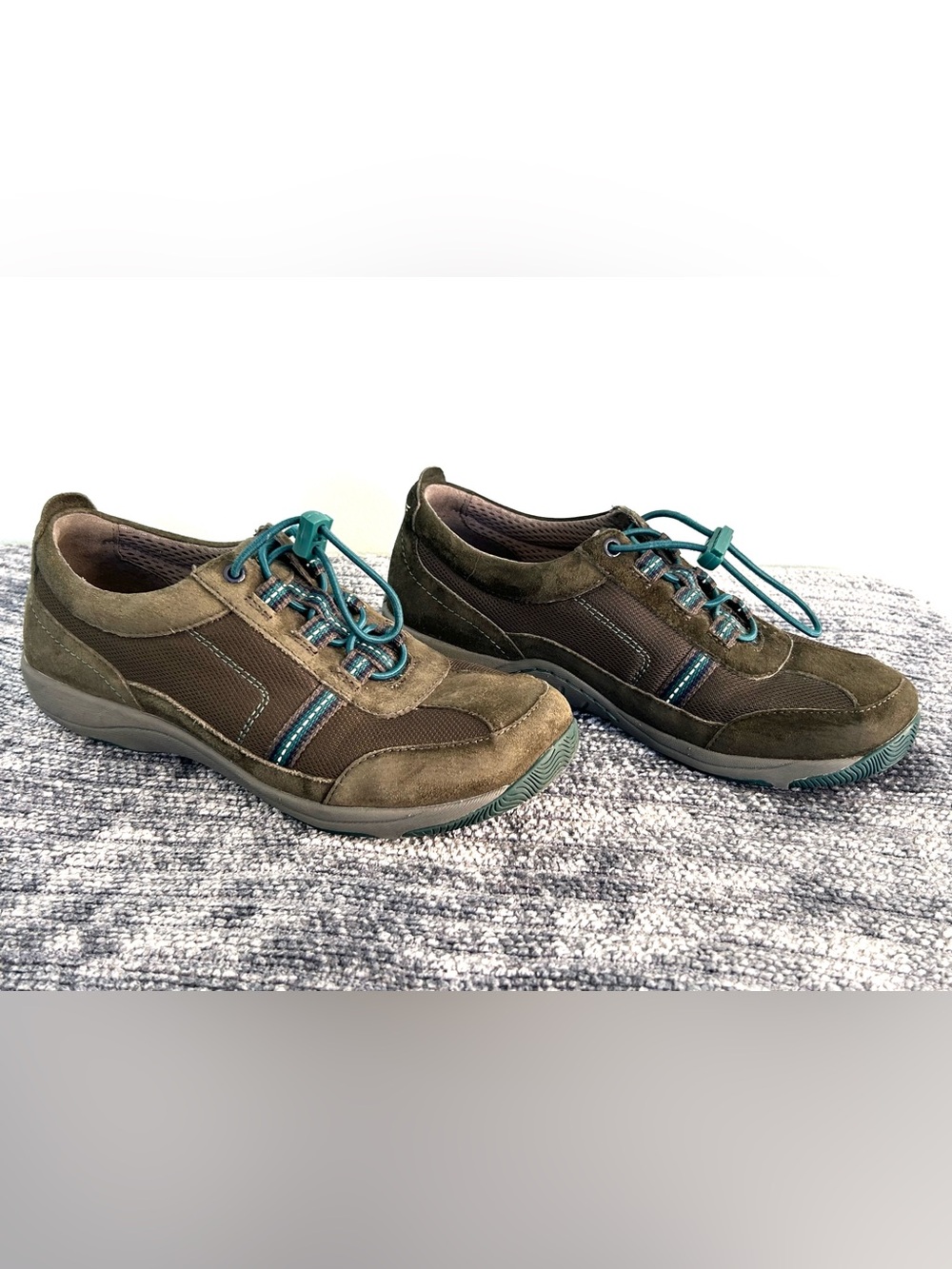 Dansko Helen Sneakers -Olive Green with Fabric/Teal laces Women’s Sz 37 (6.5-7)